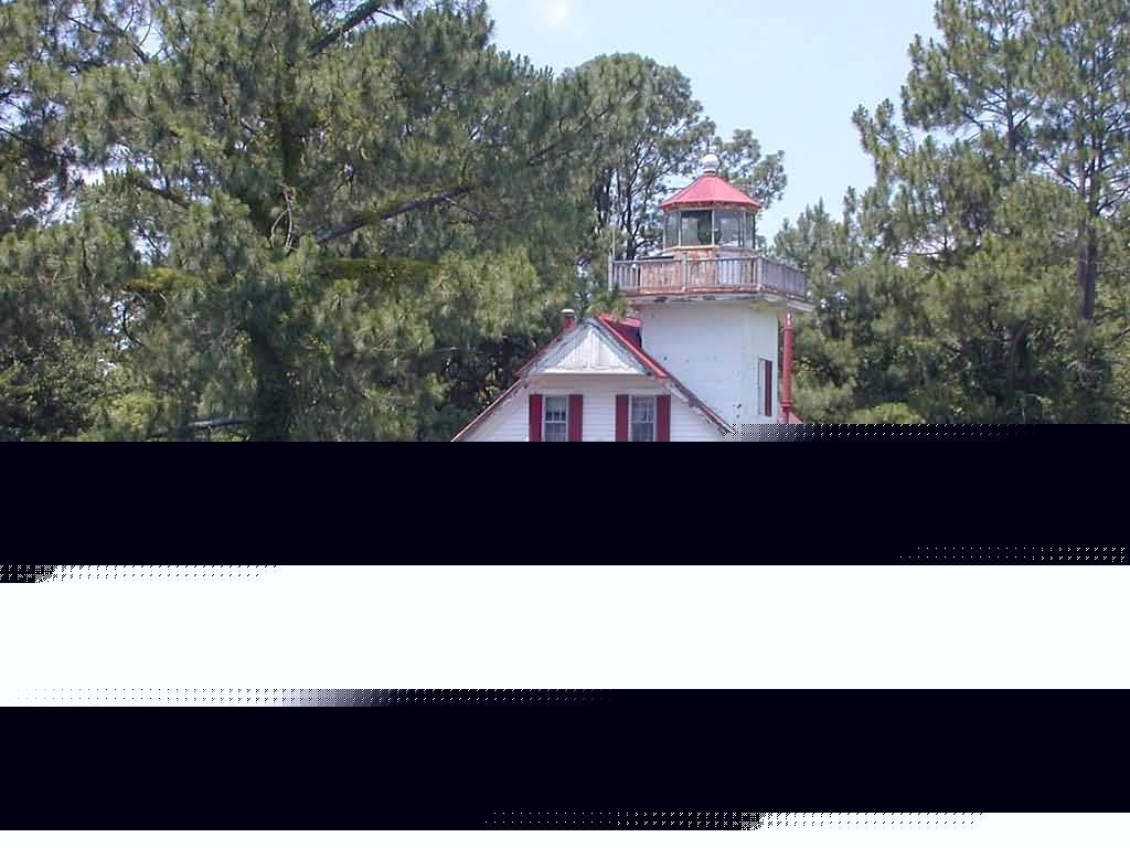roanoke-river-light