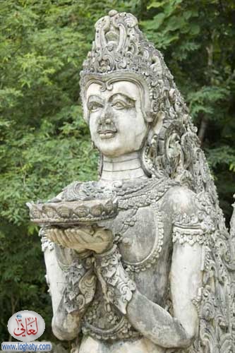 statue