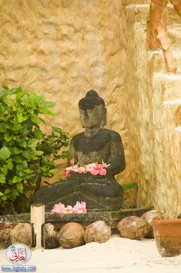 statue